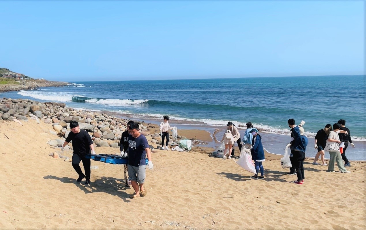 AsiaPac_AdTech_BeachCleanup_03.jpg AsiaPac_AdTech_BeachCleanup_03.jpg