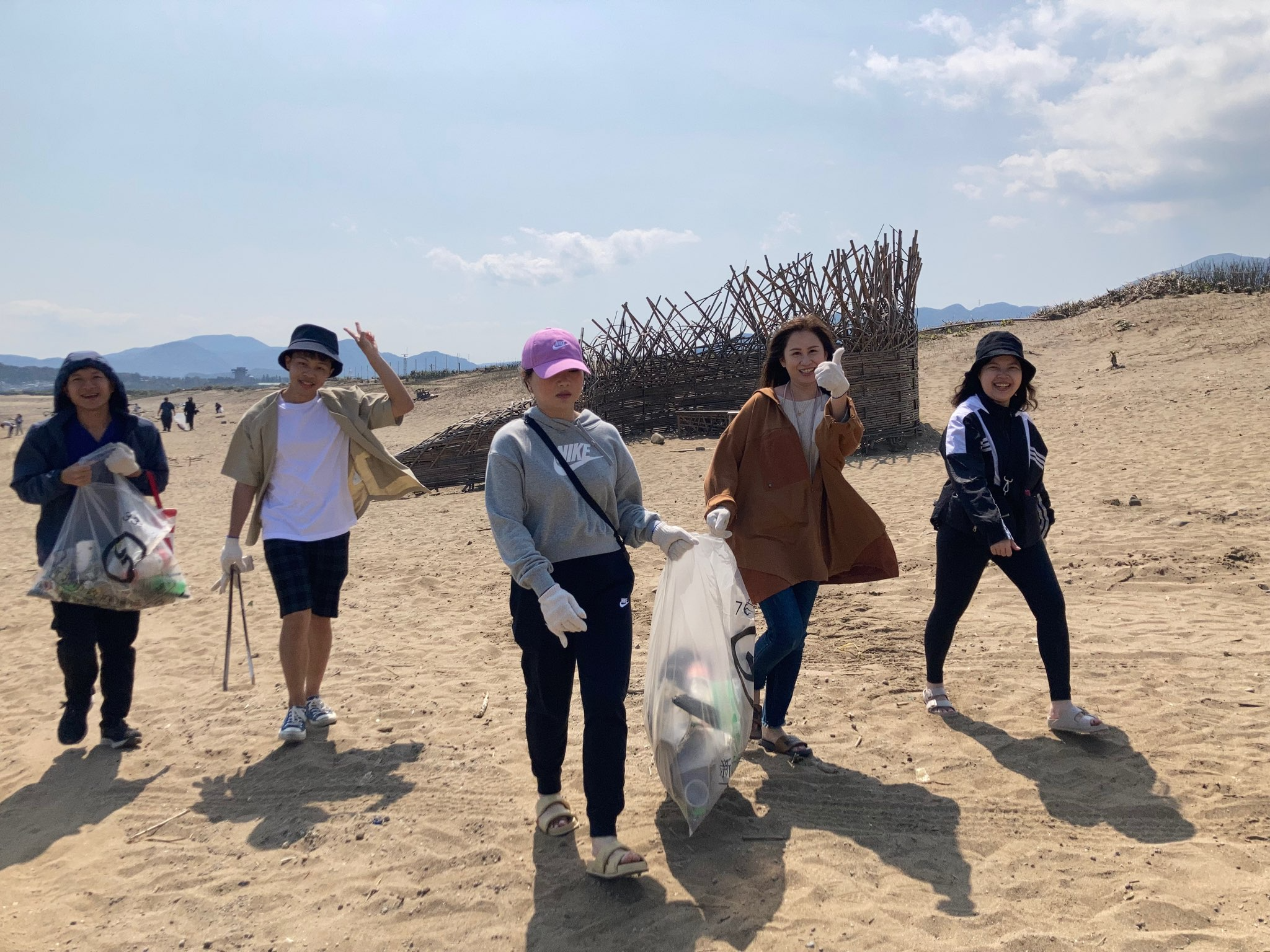 AsiaPac_AdTech_BeachCleanup_05.png AsiaPac_AdTech_BeachCleanup_05.png